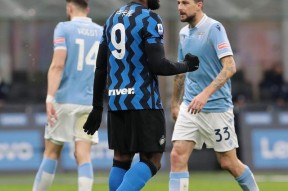 开元体育-本菲卡发布备战花絮；集结日内部沟通；意大利杯任务艰巨；赛程密集仍需轮换(本菲卡赛程表)