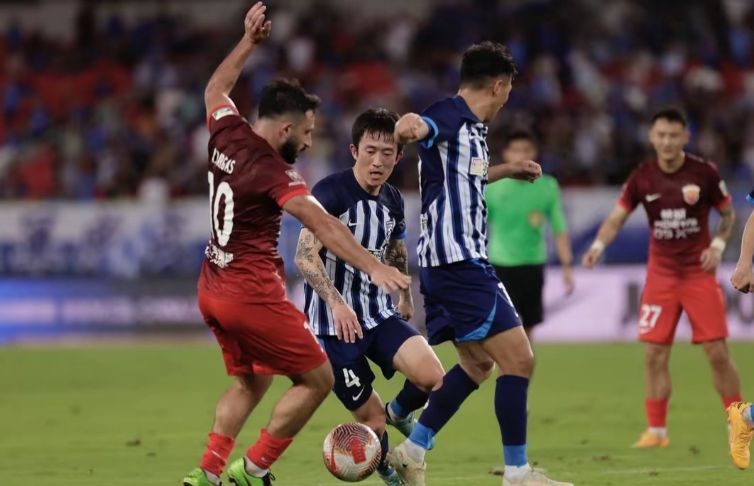 中超赛场爆发冲突